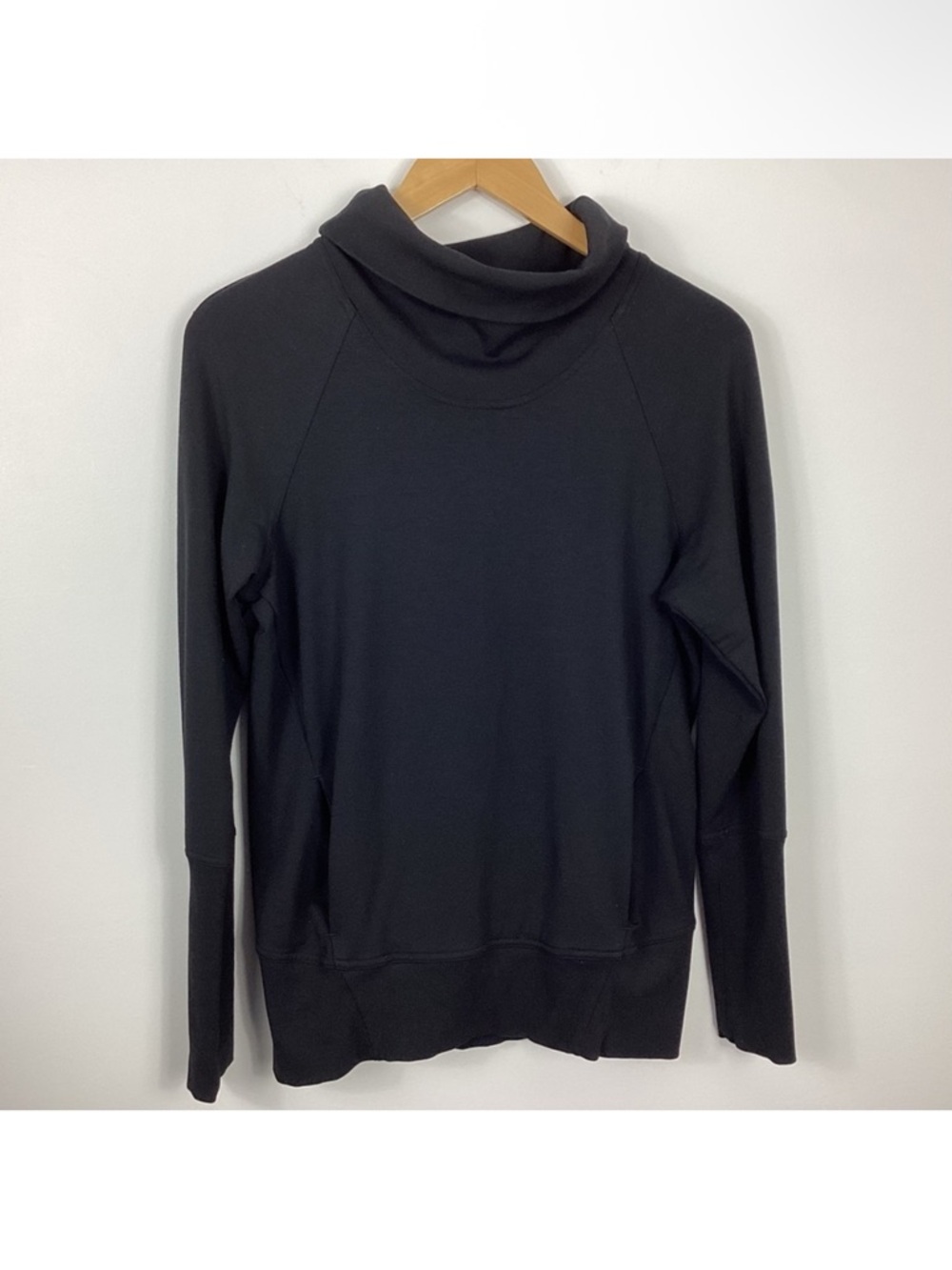 Woman’s Lululemon High Lines Pullover Size 4